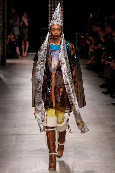 Look 28